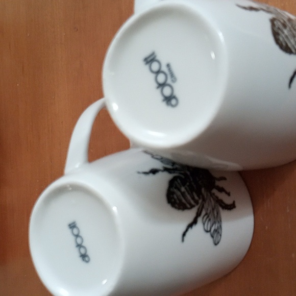 Abbott Stoneware Bee Coffee Mugs Set Of Two - Picture 4 of 4